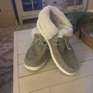Cozy Gray Ankle Boots with Faux Fur Lining